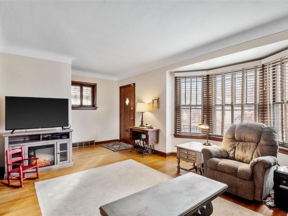 5th image of 6400 Marquette Ave