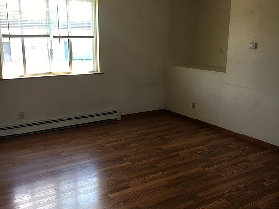 3rd image of 735 Carver St #A