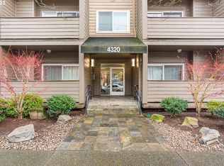 4320 S Corbett Ave APT 111, Portland, OR 97239