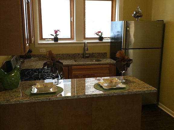 3rd image of 1221 East Avenue