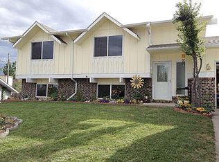 712 Cottonwood Dr, Cheyenne, WY 82001