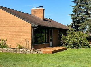 13846 Mayfield Rd, Chardon, OH 44024