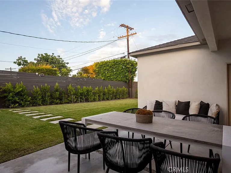 3554 S Sycamore Ave — Photo 48