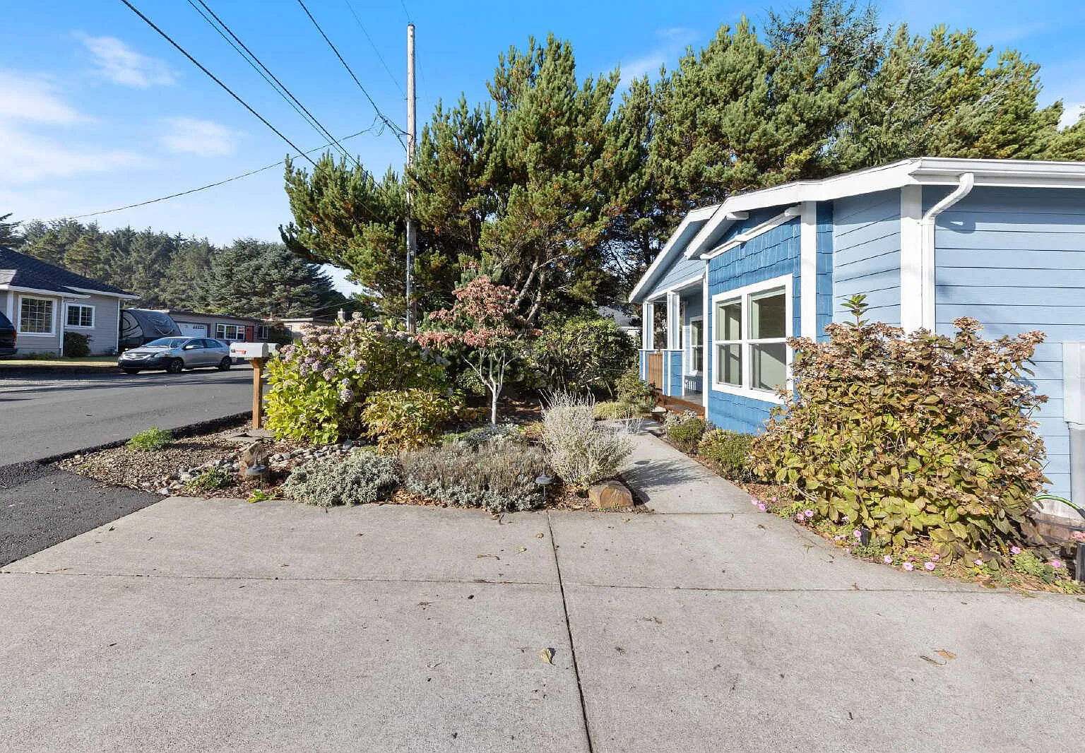 3 bed, 2.0 bath, $2,400 — Photo 4