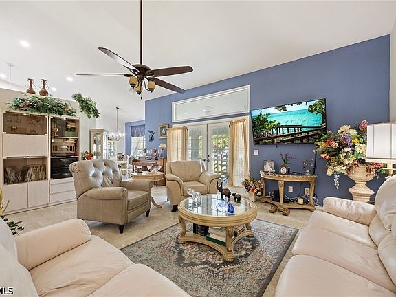 4th image of 511 SE 24th St