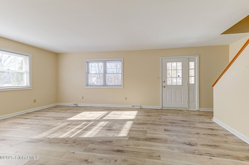 5th image of 125 N Amherst Avenue