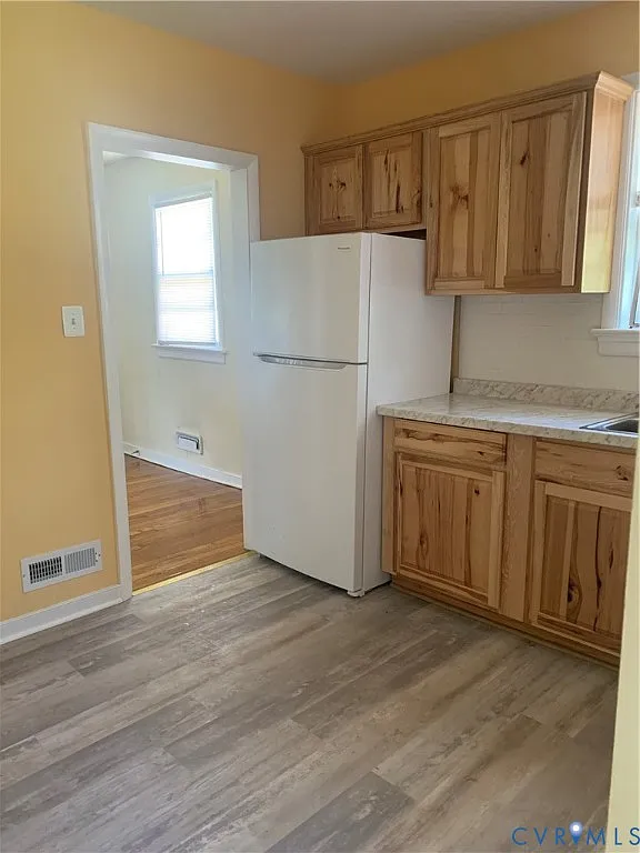 3 bed, 1.0 bath, 864 sqft, $1,500 — Photo 4