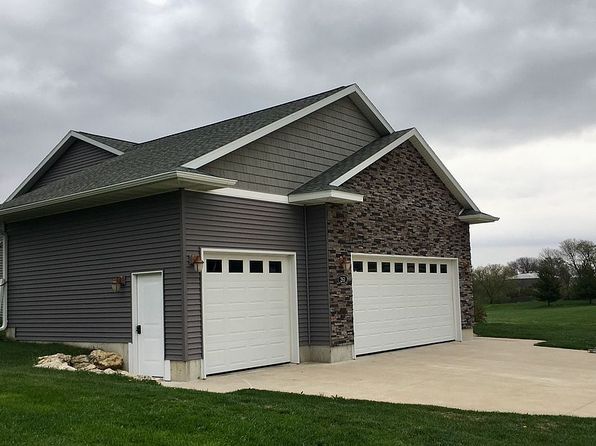 261 Flintstone Dr, Waverly, IA 50677