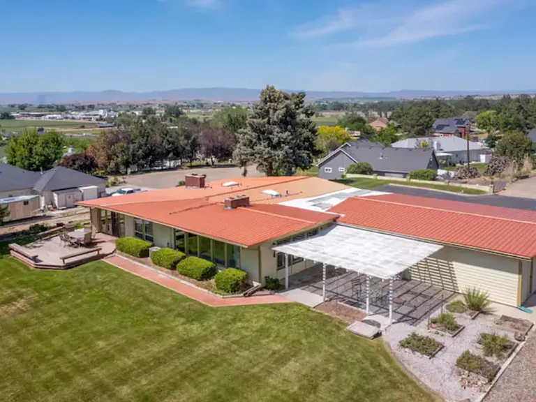419 Mountain View Dr — Photo 1