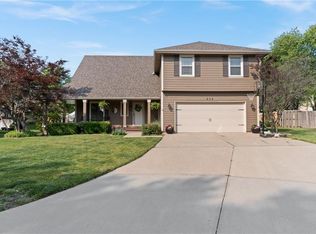 808 NE Lakeside Ct, Blue Springs, MO 64014