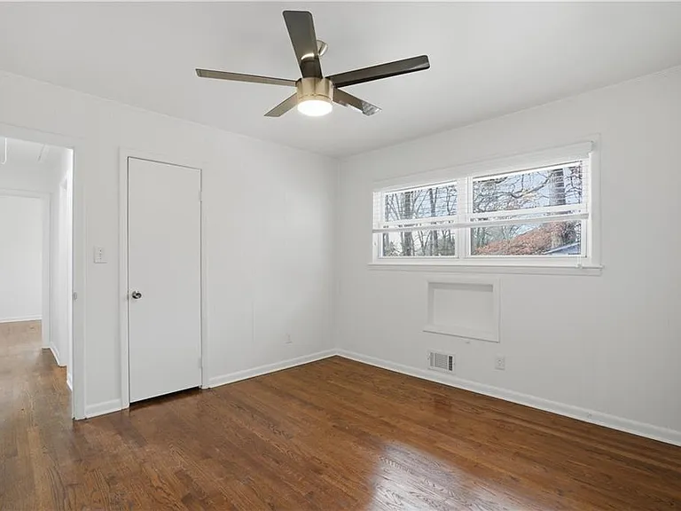 2467 Elmwood Cir SE — Photo 30
