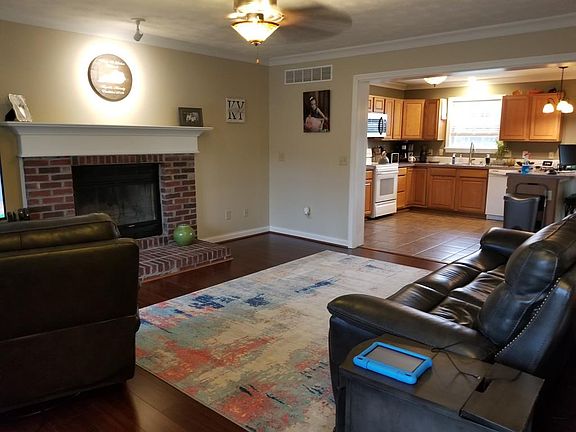 3rd image of 836 Oak Fairway Ct