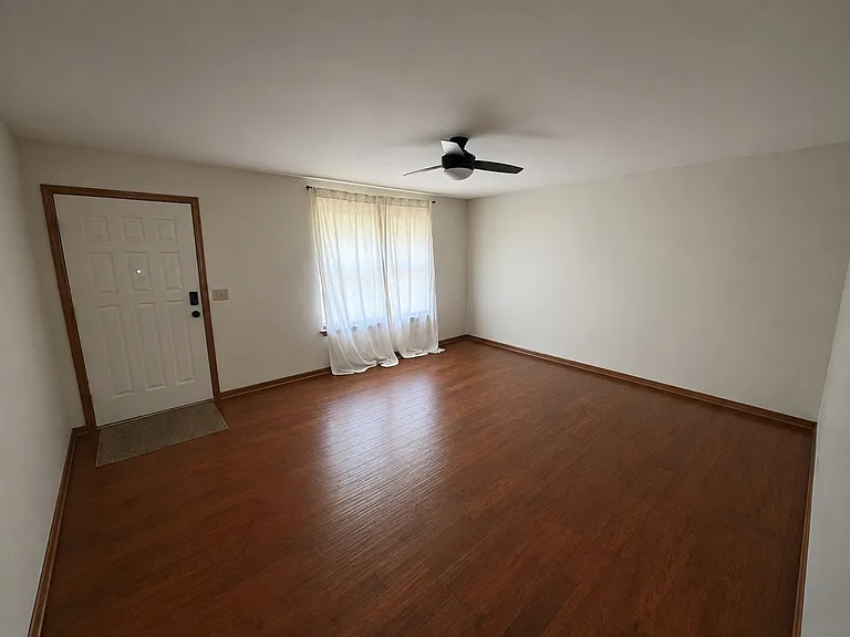 1000 E Bingham St — Photo 2