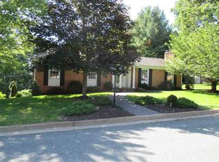 1220 Pinehurst Rd, Staunton, VA 24401