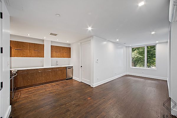 1st image of 836 Washington Ave #2D