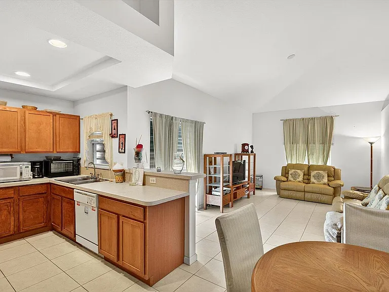1058 SW Locke Ave — Photo 17