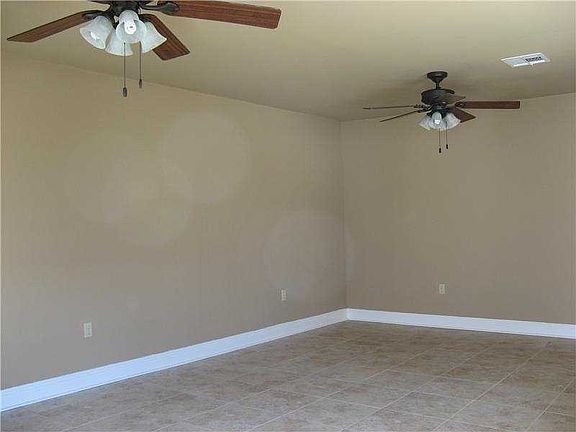 3rd image of 3204 Lyndell Dr