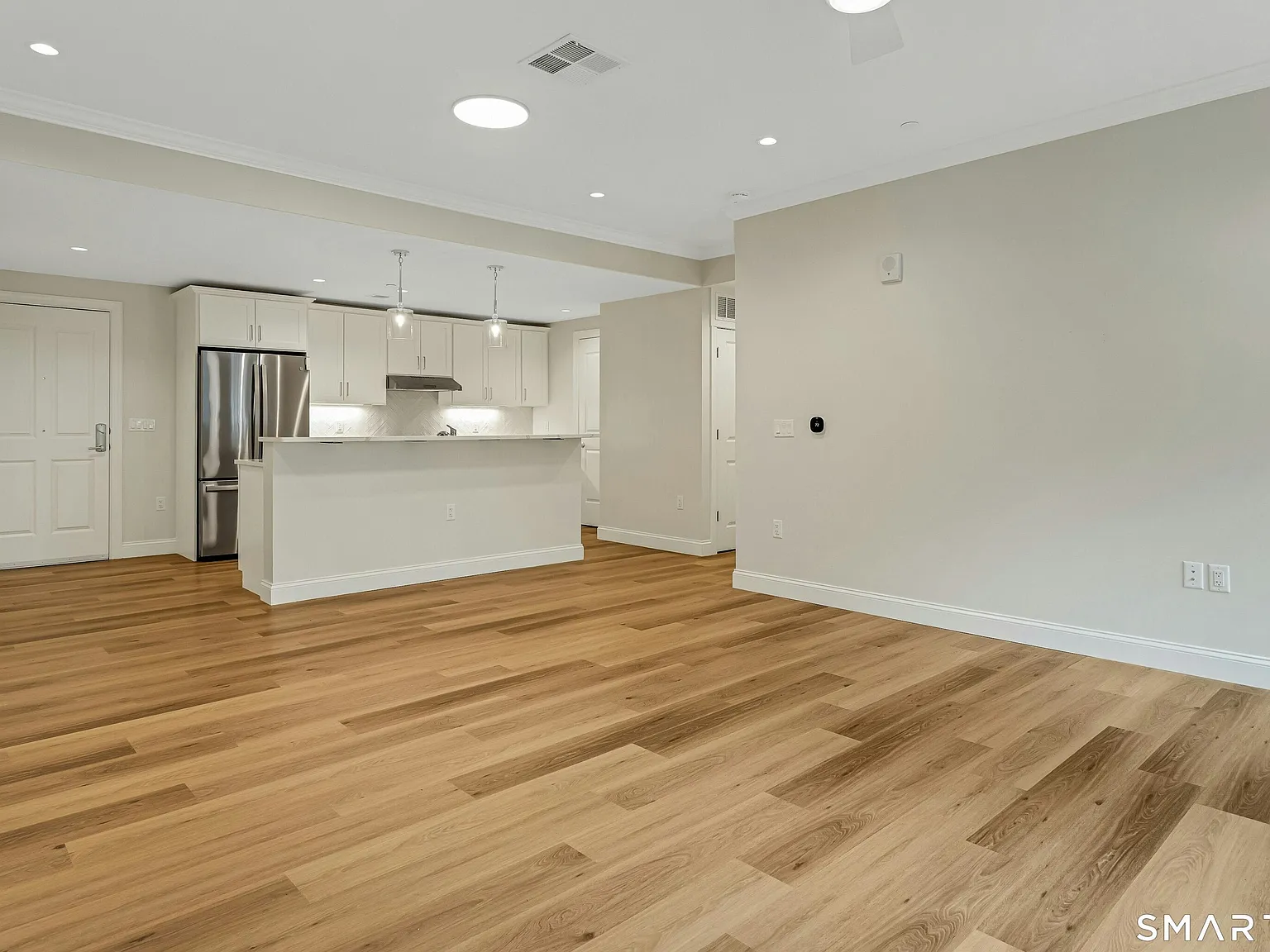 2 bed, 2.5 bath, 1348 sqft, $8,000 — Photo 3