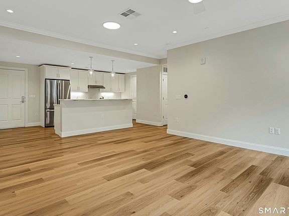 3rd image of 440 Heights Rd #205