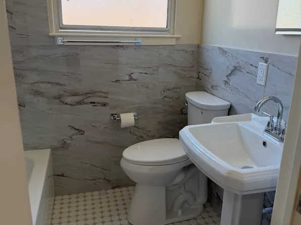 947 Roosevelt St #945, Monterey, CA 93940