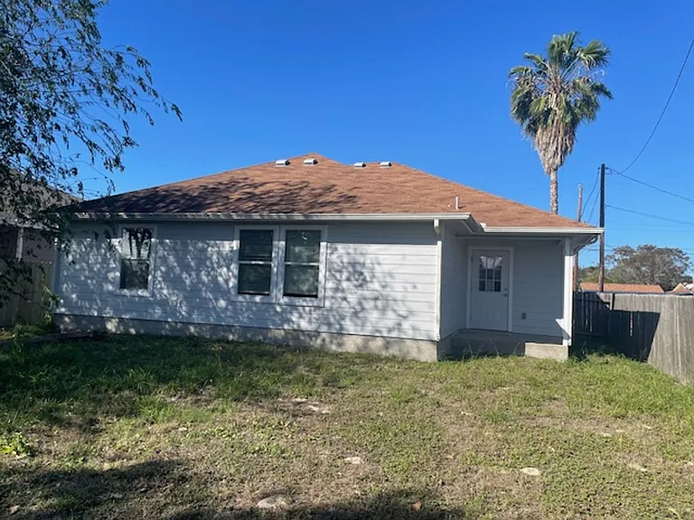 2429 Lorine Dr — Photo 13