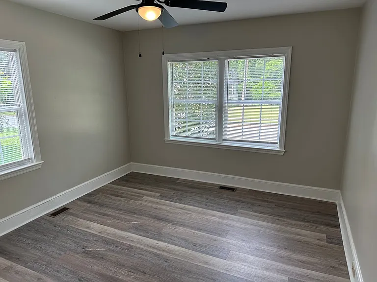 449 Stanley Ave — Photo 9