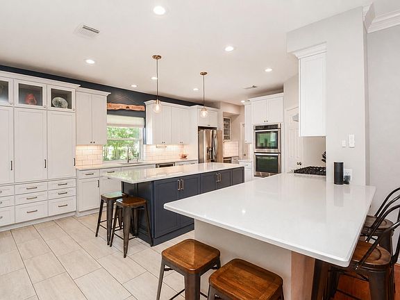 2nd image of 19 Oakmere Pl