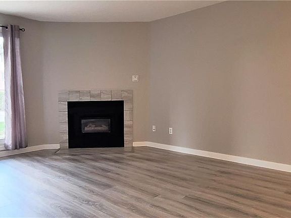 3rd image of 136 Conway Dr #51