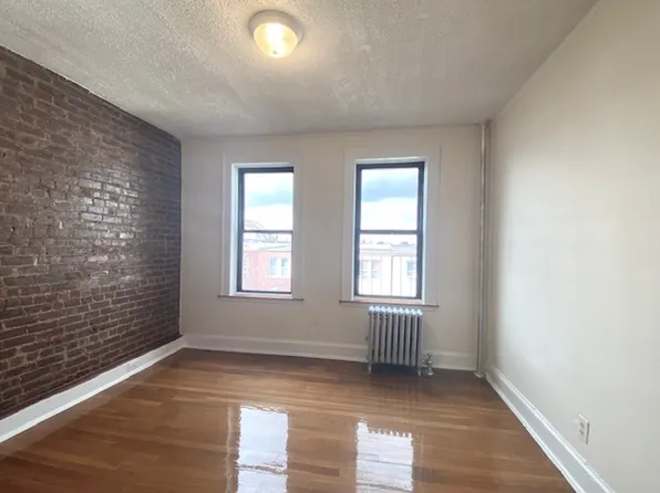 21-14 Crescent Street image 1 of 11