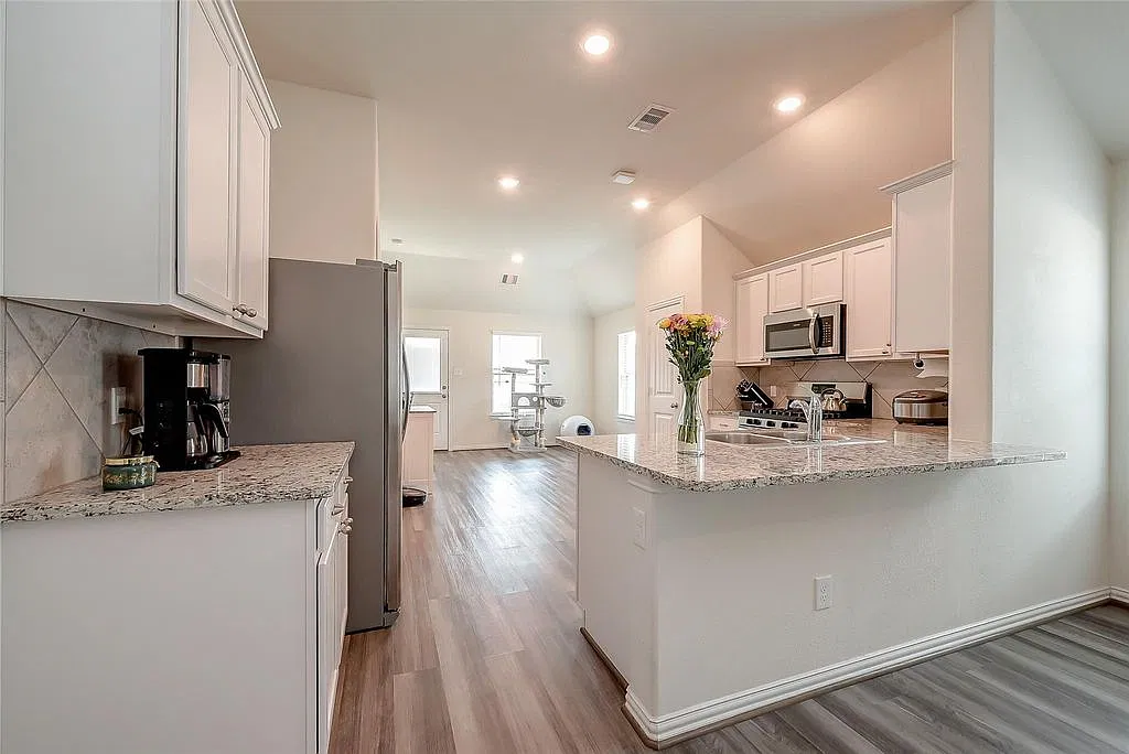 3 bed, 1586 sqft, $2,050 — Photo 2