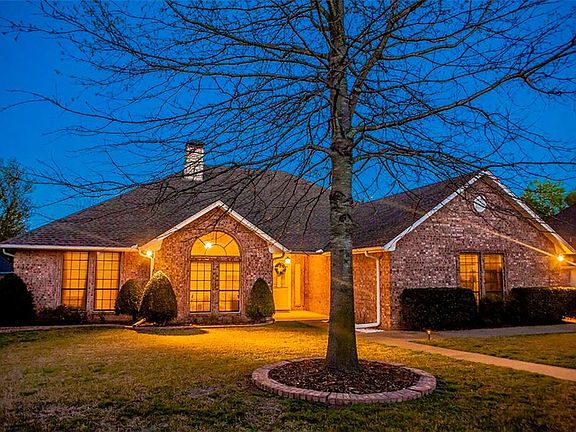 4th image of 107 Saint Andrews Cir