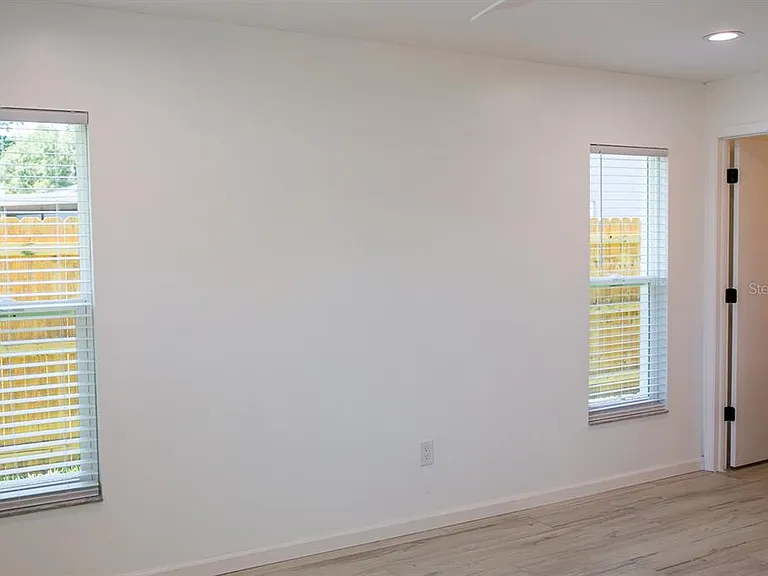 1851 Oak St — Photo 11