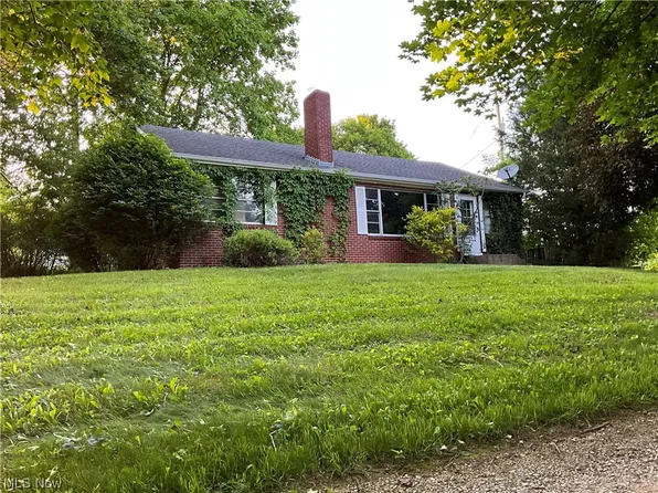 39 Taylor Aly, Millersburg, OH 44654