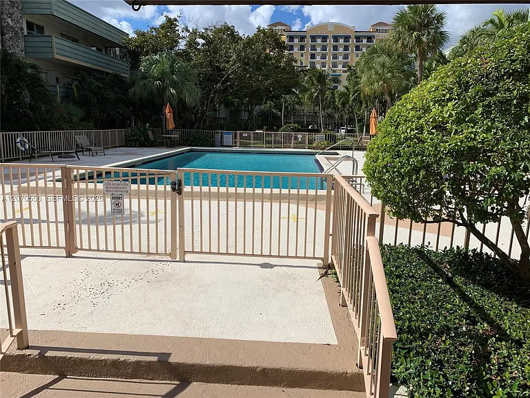 8325 SW 72nd Ave #305C — Photo 2