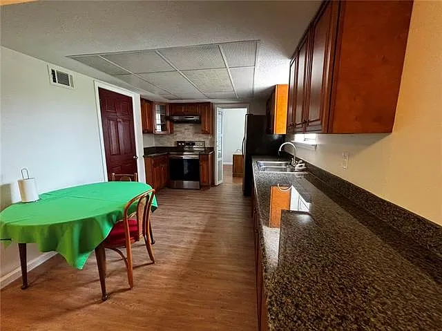 4632 Ithaca St — Photo 4