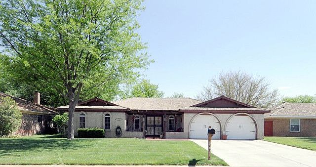 1st image of 5207 Woodridge Cir