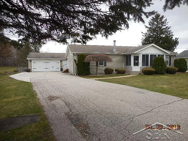 525 Bacon Rd photo 1