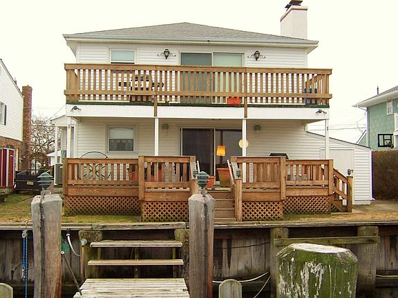 Rear Porch & Deck for Relaxing or Entertaining