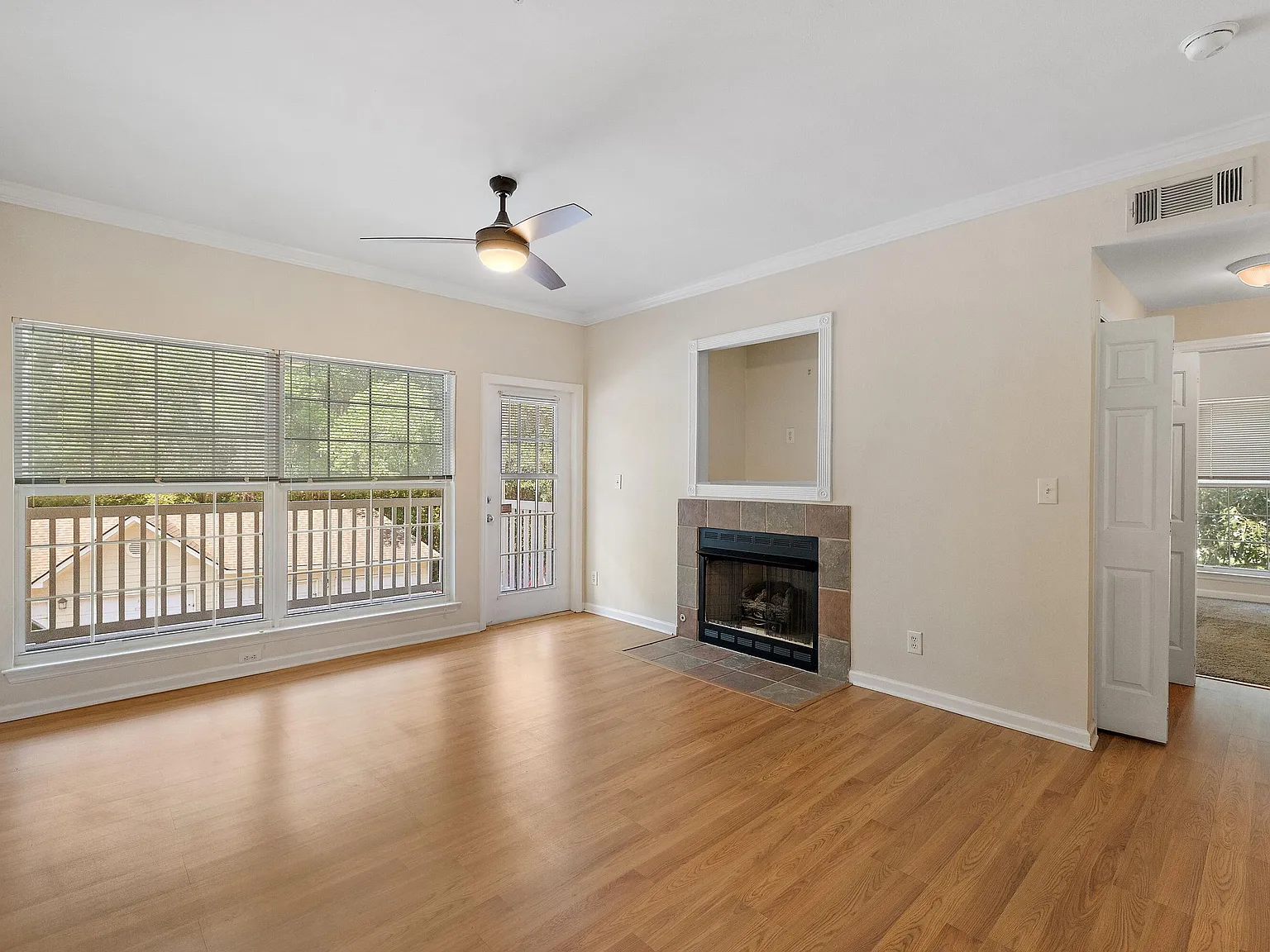 2 bed, 2.0 bath, 1170 sqft, $1,895 — Photo 2