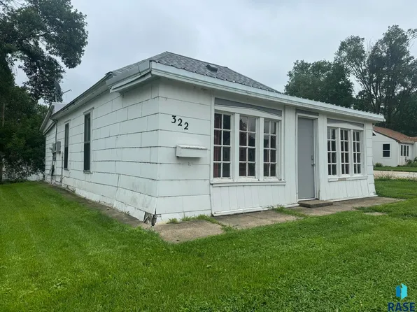 322 N Catherine Ave, Madison, SD 57042