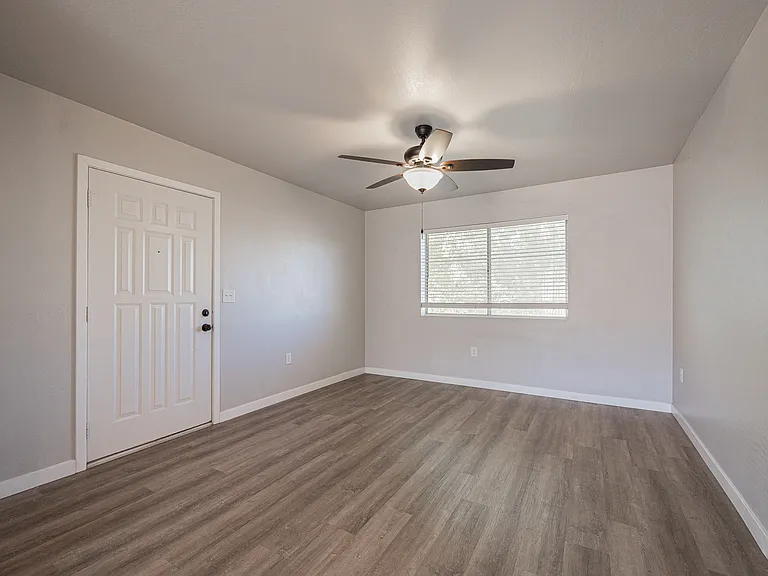 2 bed, 1.0 bath, 816 sqft, $1,350 — Photo 4