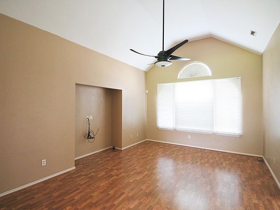 2nd image of 1715 Lauren Ln