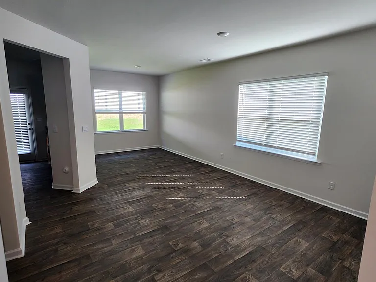 7104 N Mills Rd — Photo 7