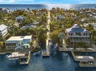 150 Coconut Dr, Fort Myers Beach, FL 33931