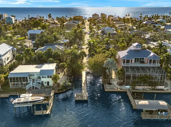 150 Coconut Dr, Fort Myers Beach, FL 33931