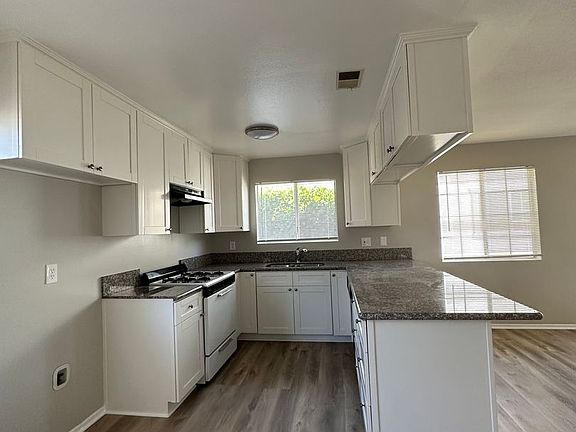 4th image of 8614 Rosecrans Ave #3