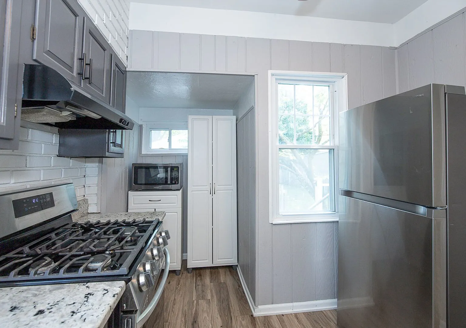 3 Bedroom Lakewood Single House! — Photo 2