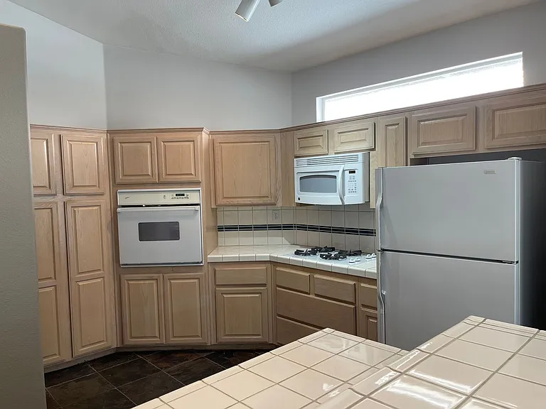 135 Wildhorn Ct — Photo 7