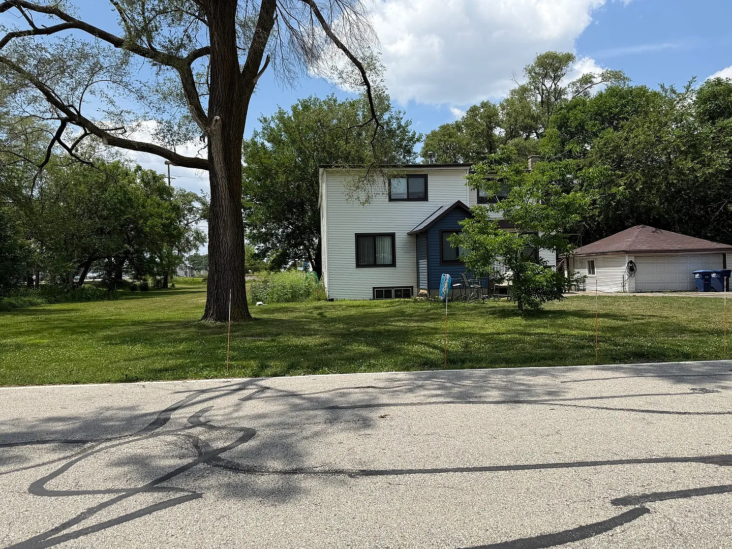 1596 Oxford Rd photo 1
