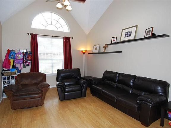 4th image of 4922 Rock Springs Dr